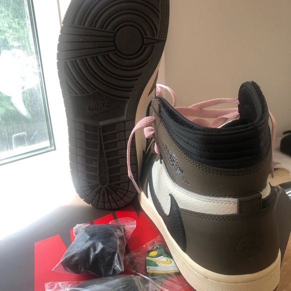 COPY - Nike Air Jordan 1 High MOCHA - Picture 3 of 5